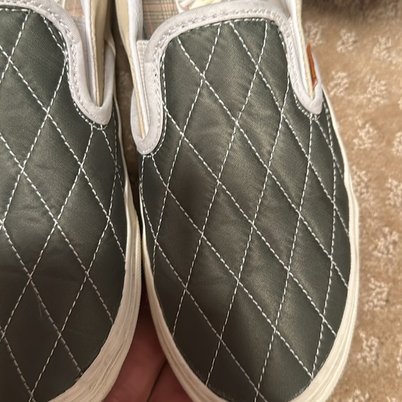 Vans women’s size six slips on. Warn a handful of times only. - Picture 6 of 8